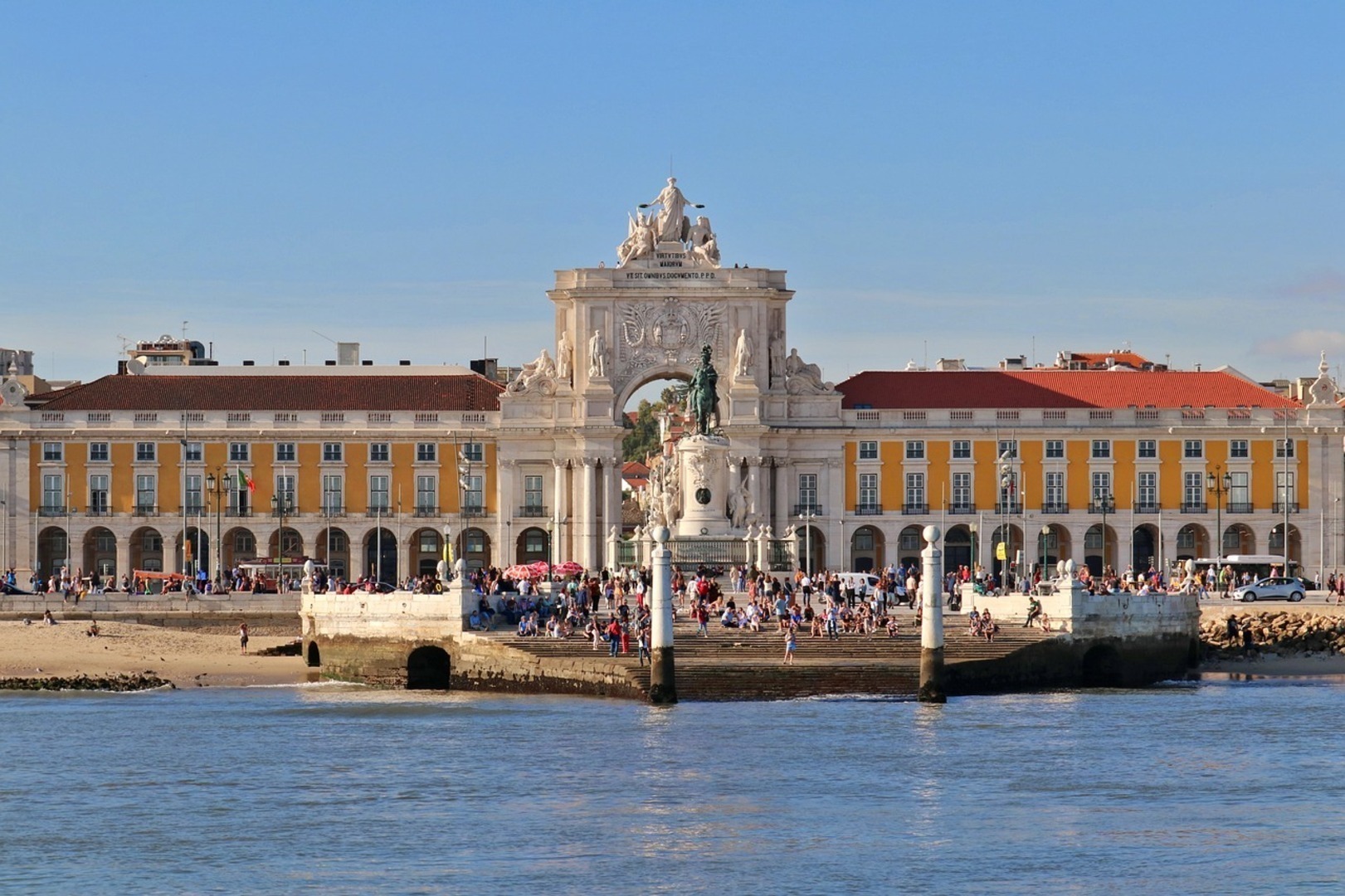 Praça do Príncipe Real in Lisbon in May